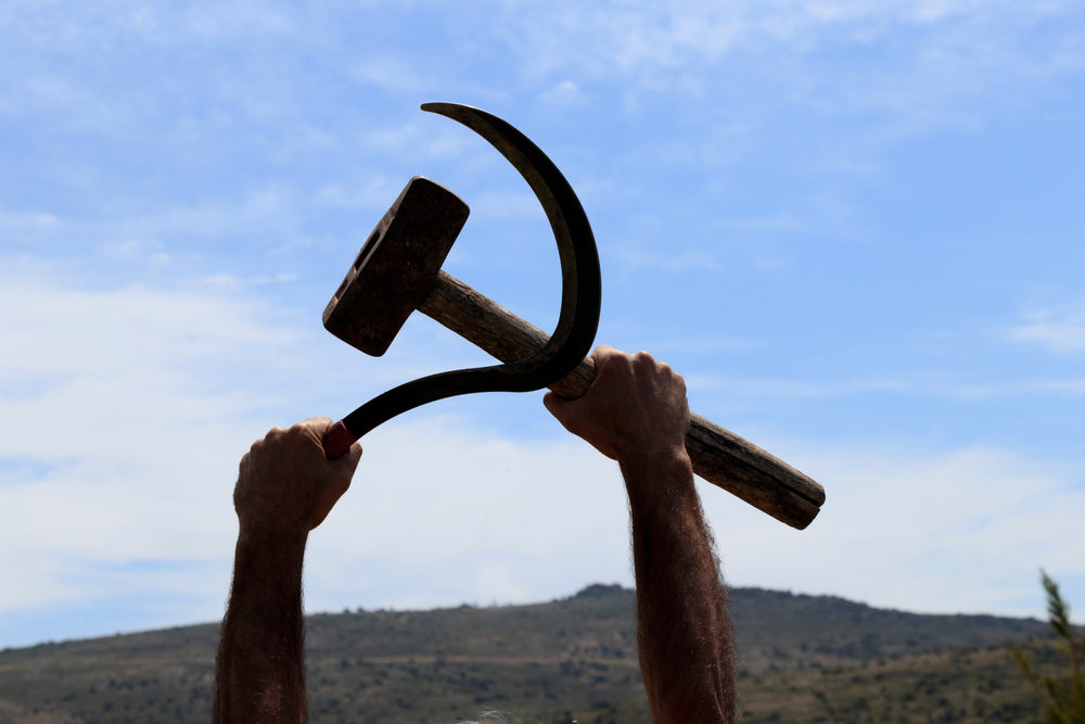 This is how the worker in the field showed the sickle-hammer figure, the symbol of communism.