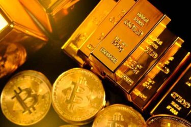 Cryptocurrency golden bitcoin coin concept,Blockchain technology Business concept, Gold bitcoin on background.