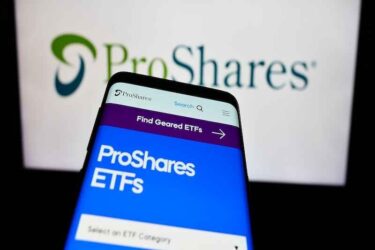 Smartphone with website of US financial services company ProShares in front of business logo.